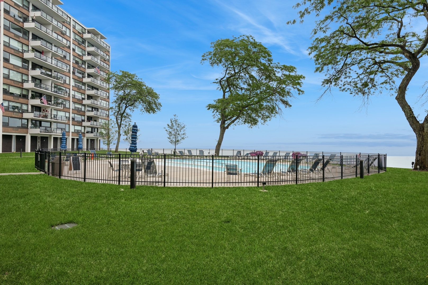 1630 SHERIDAN Road Unit: 10L