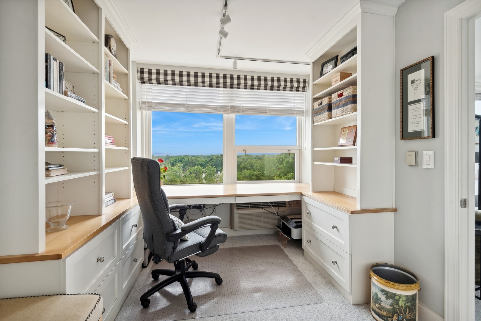 1630 SHERIDAN Road Unit: 10L