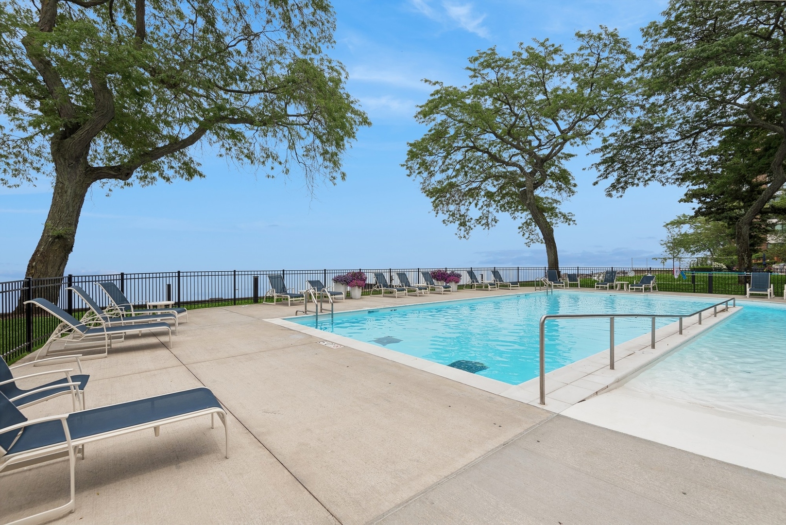 1630 SHERIDAN Road Unit: 10L