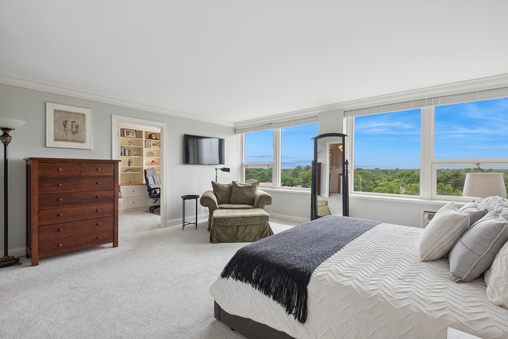 1630 SHERIDAN Road Unit: 10L