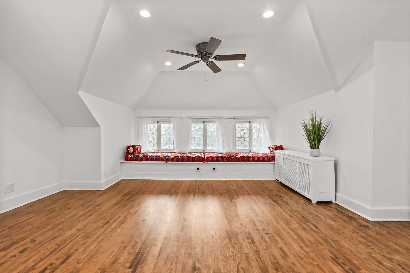 714 SHERIDAN Road