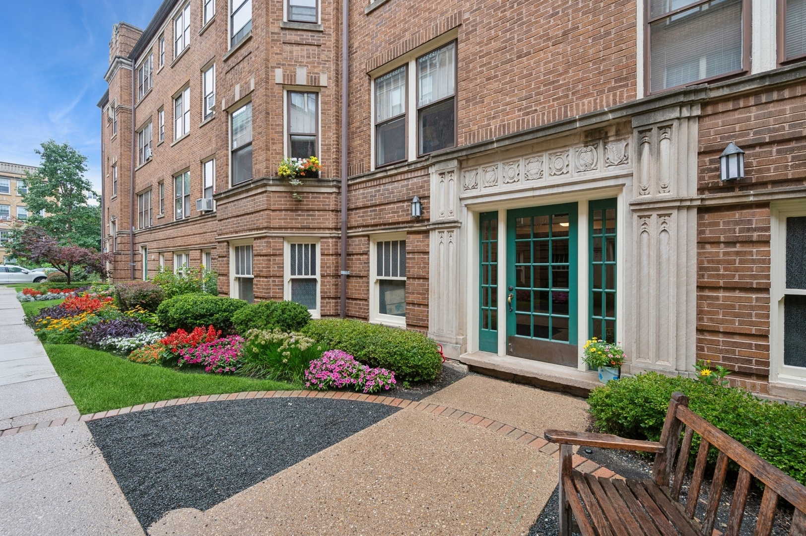 721 Hinman Avenue Unit: 1W