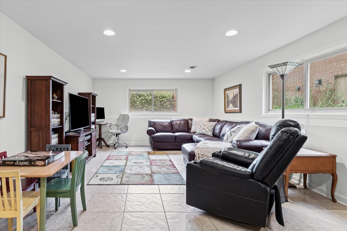 619 Leamington Avenue