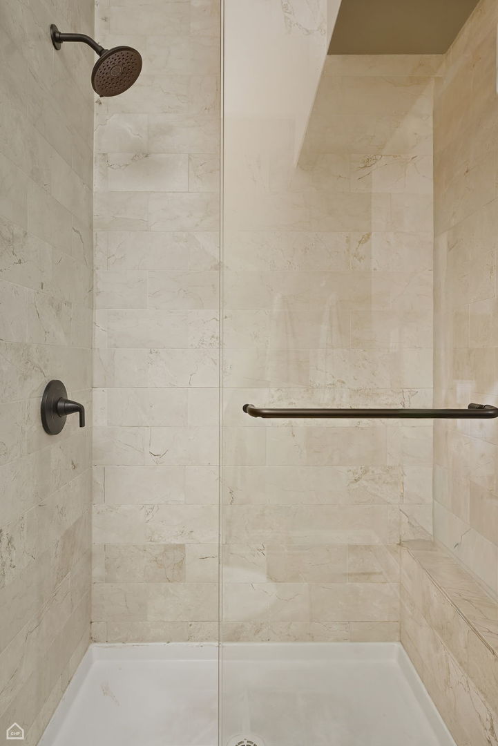 1210 W Roscoe Street Unit: 1