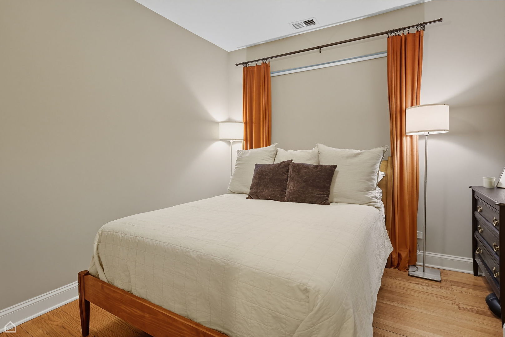 1210 W Roscoe Street Unit: 1