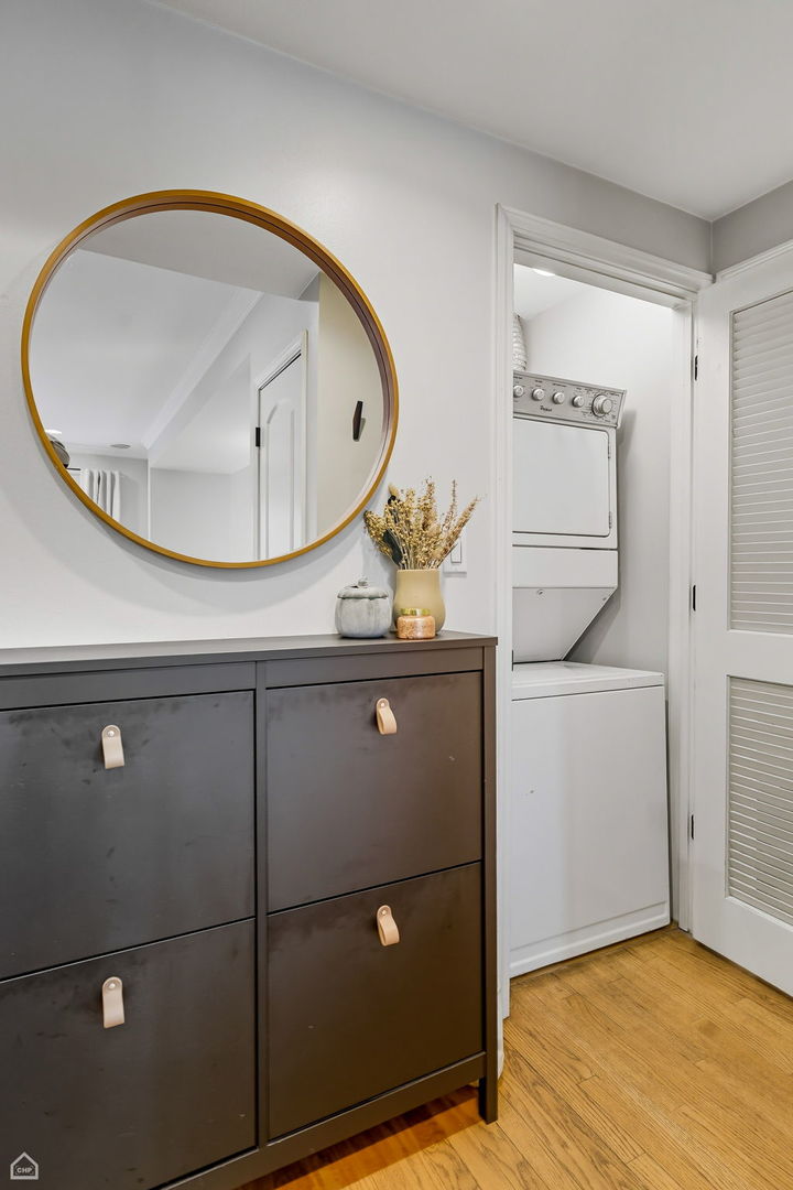 1210 W Roscoe Street Unit: 1