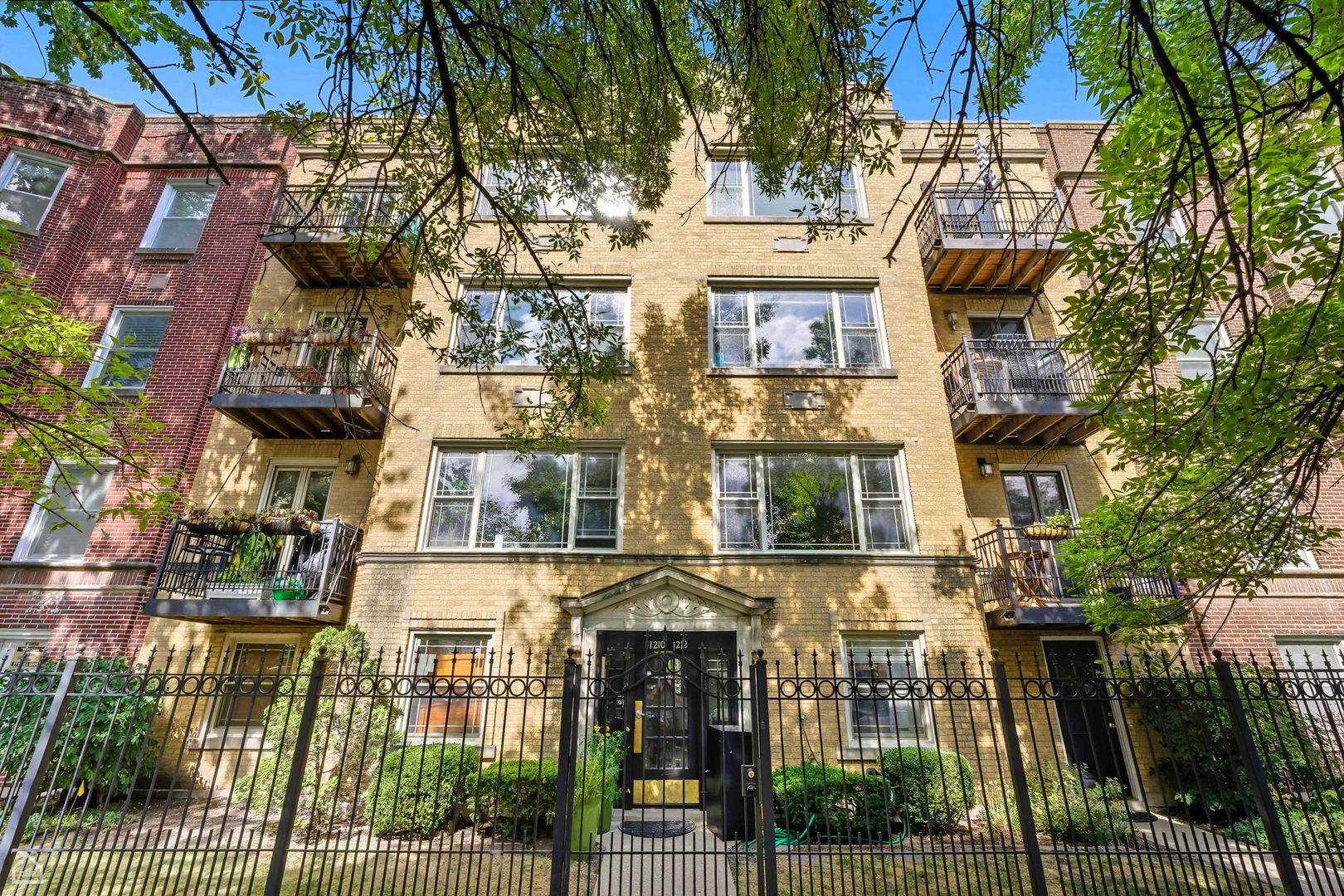 1210 W Roscoe Street Unit: 1
