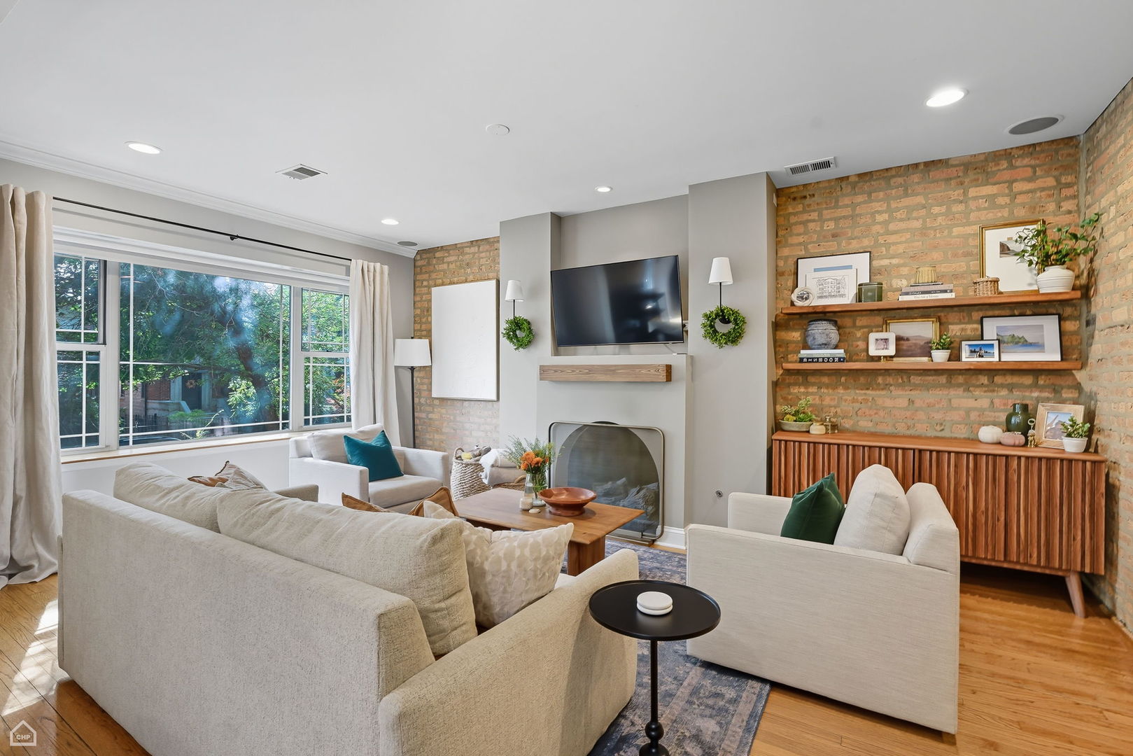 1210 W Roscoe Street Unit: 1