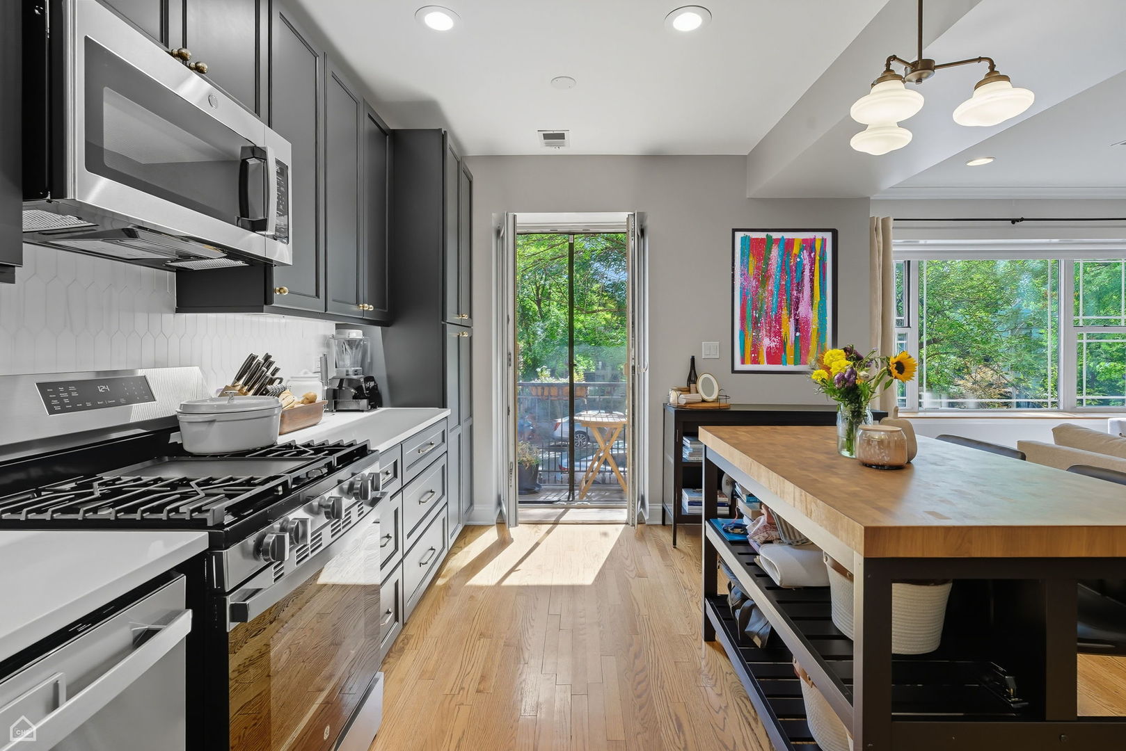 1210 W Roscoe Street Unit: 1