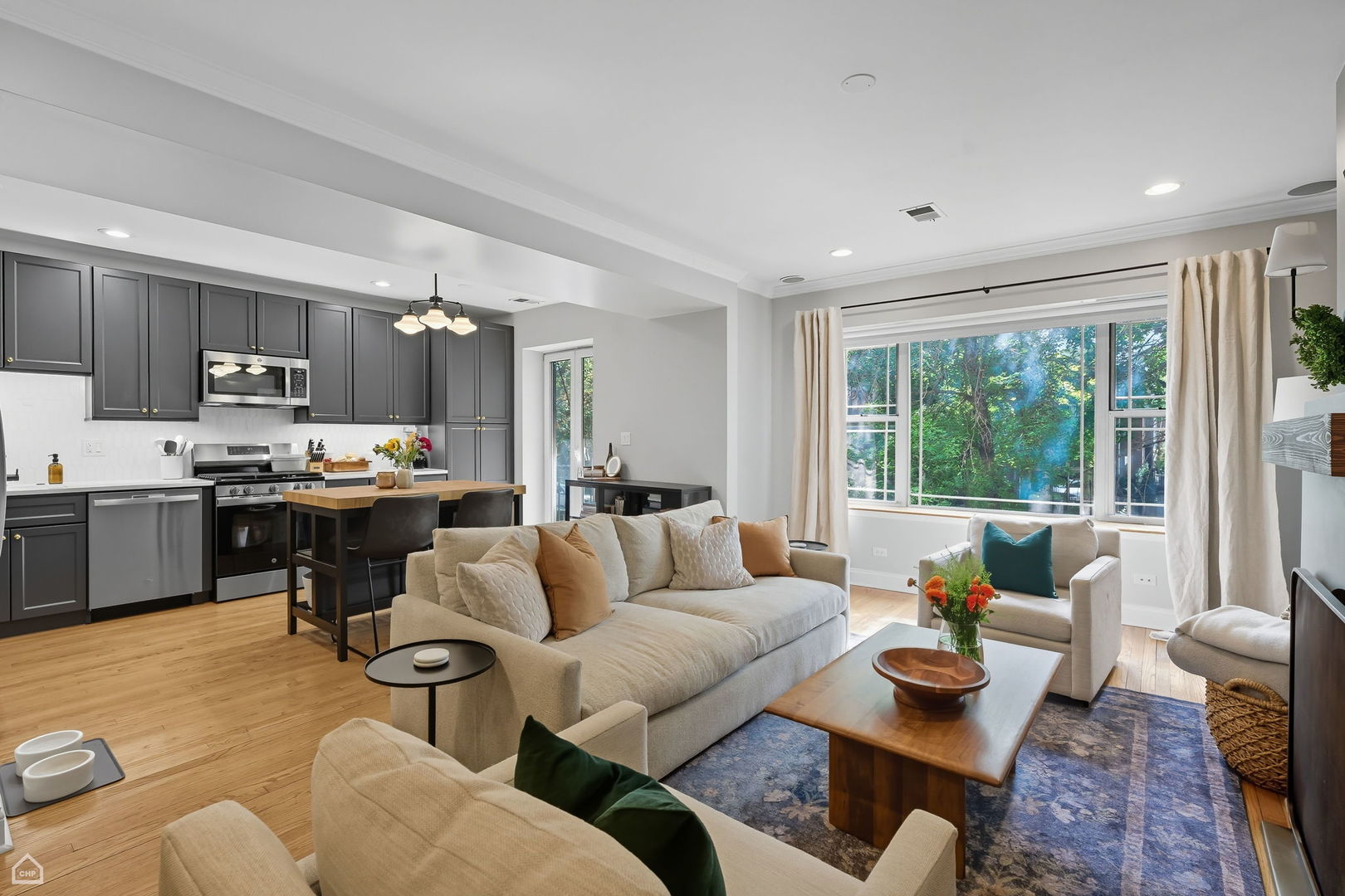 1210 W Roscoe Street Unit: 1