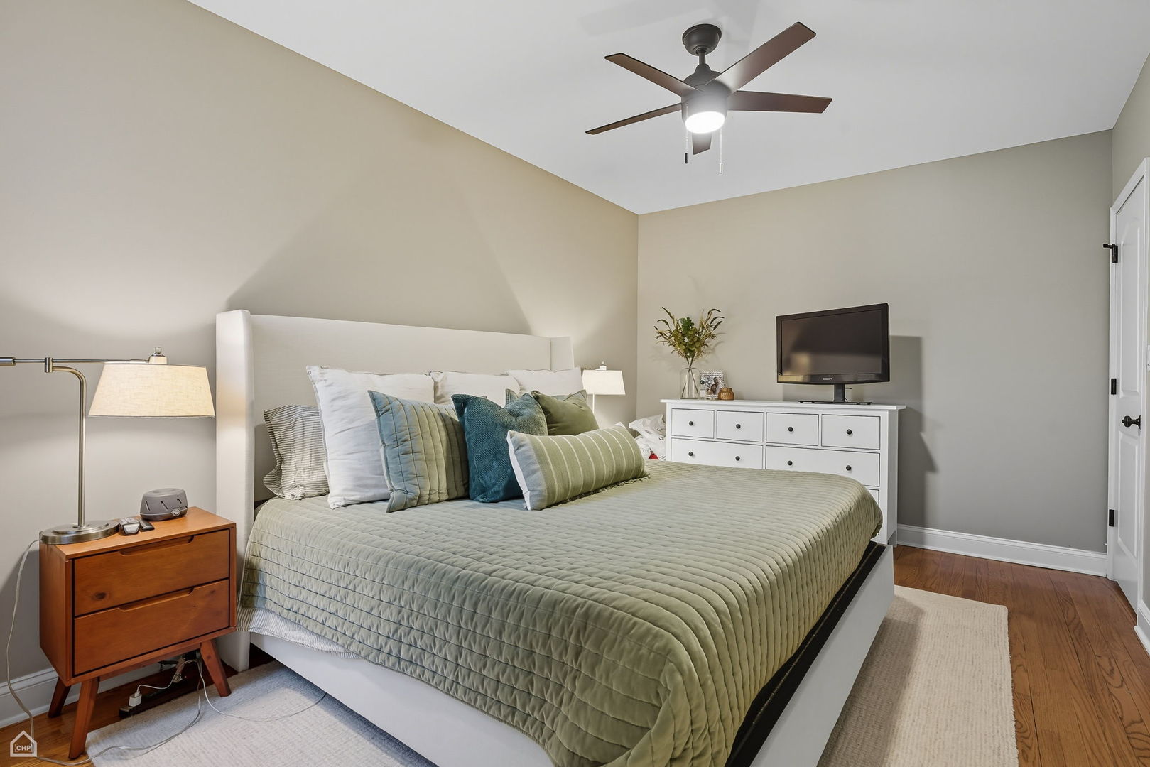 1210 W Roscoe Street Unit: 1