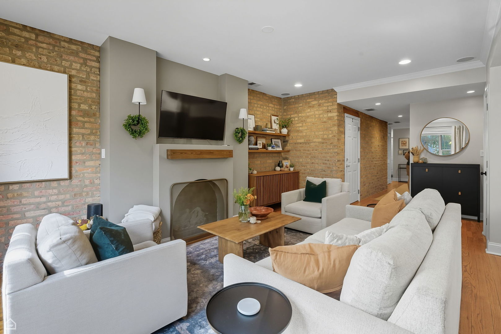 1210 W Roscoe Street Unit: 1