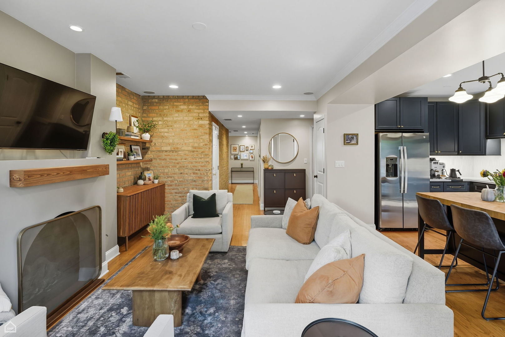 1210 W Roscoe Street Unit: 1