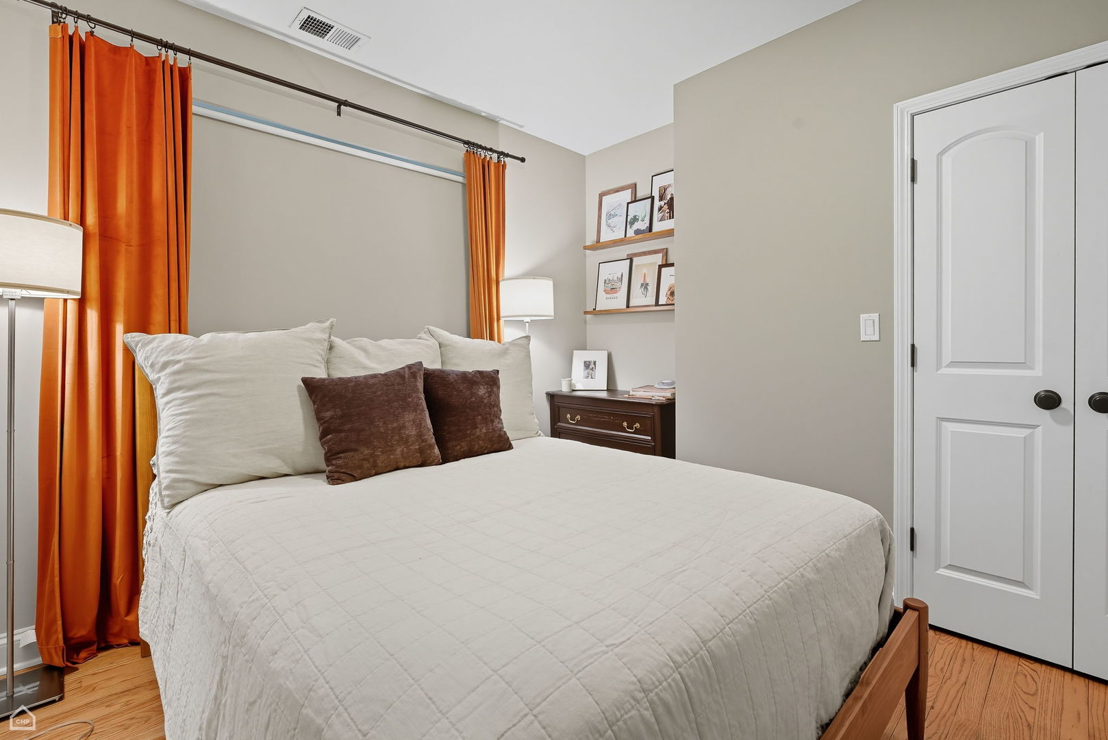 1210 W Roscoe Street Unit: 1