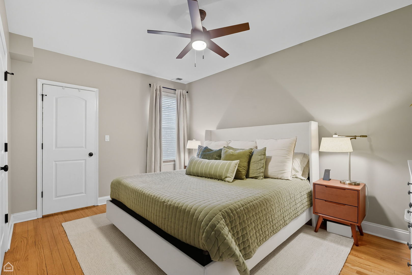 1210 W Roscoe Street Unit: 1