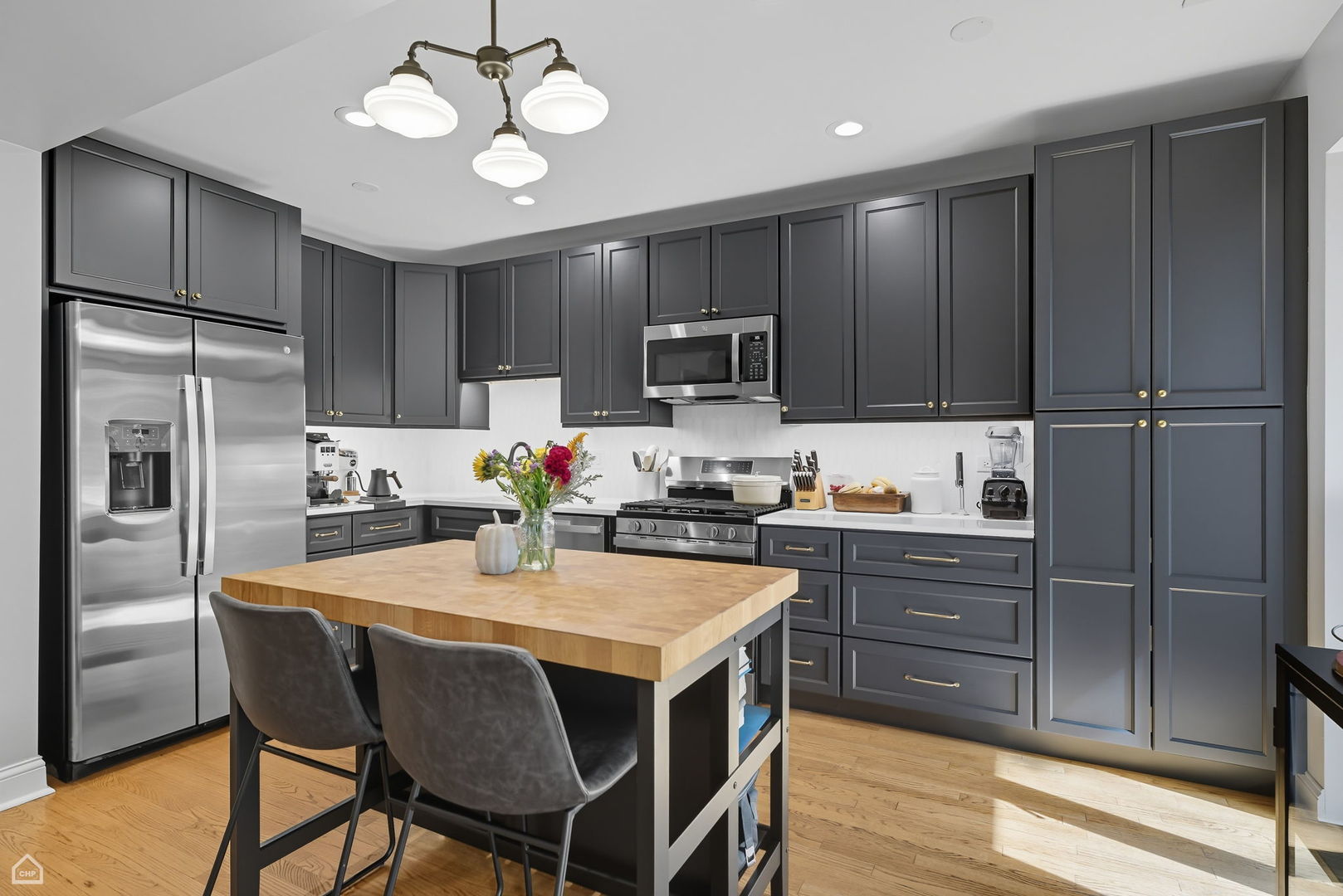 1210 W Roscoe Street Unit: 1