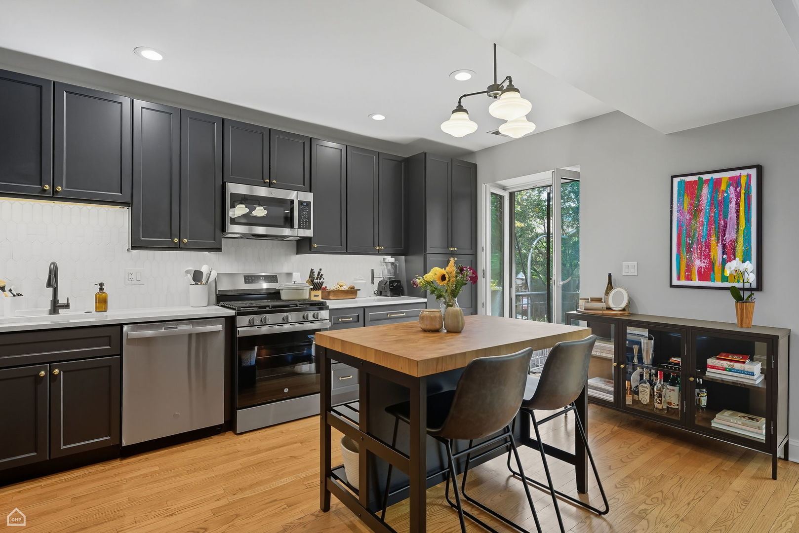 1210 W Roscoe Street Unit: 1