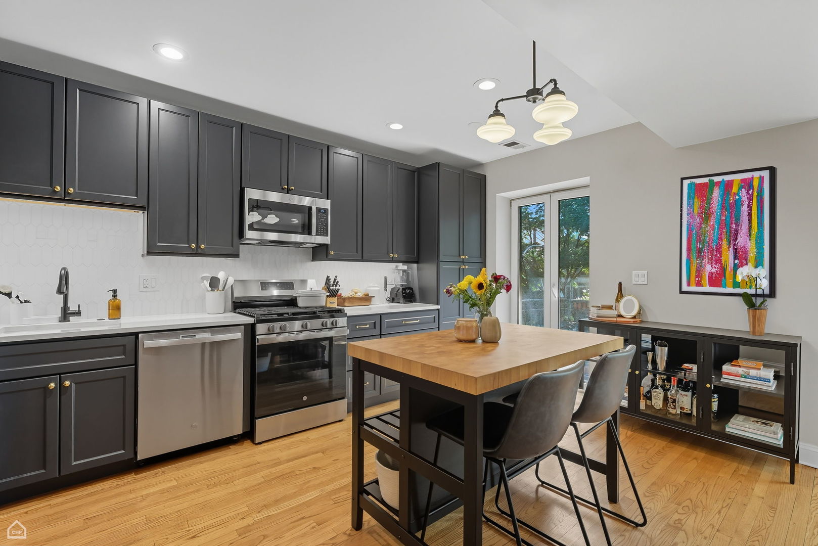 1210 W Roscoe Street Unit: 1