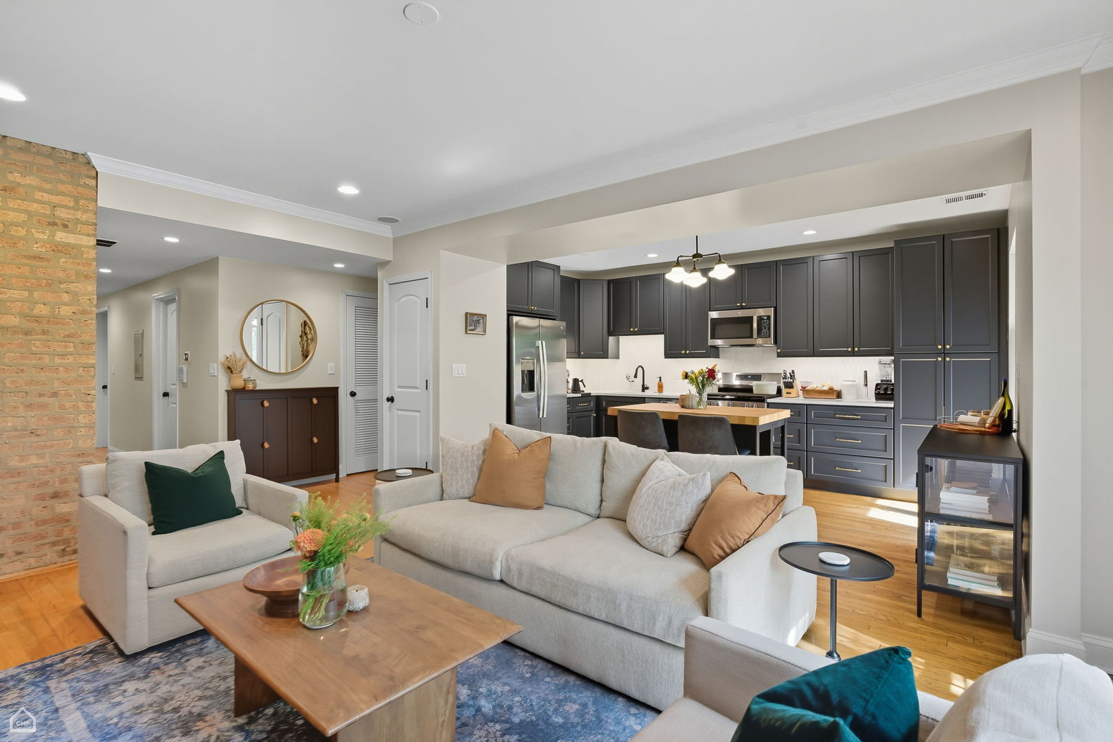 1210 W Roscoe Street Unit: 1