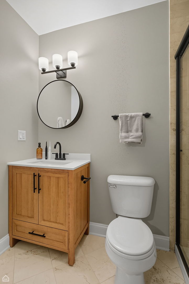 1210 W Roscoe Street Unit: 1