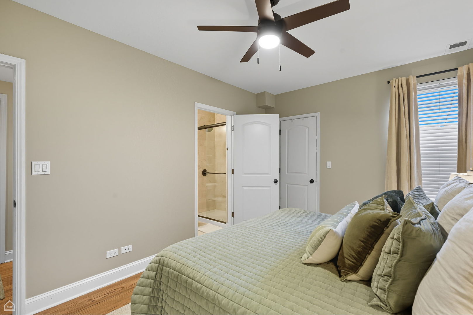 1210 W Roscoe Street Unit: 1