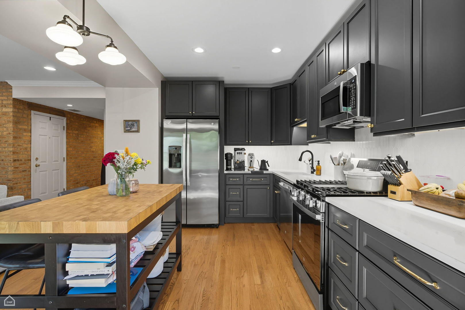 1210 W Roscoe Street Unit: 1