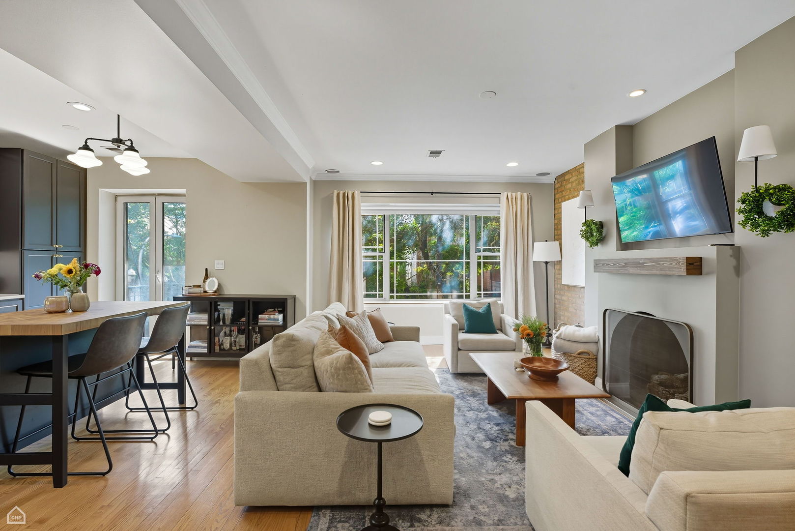 1210 W Roscoe Street Unit: 1