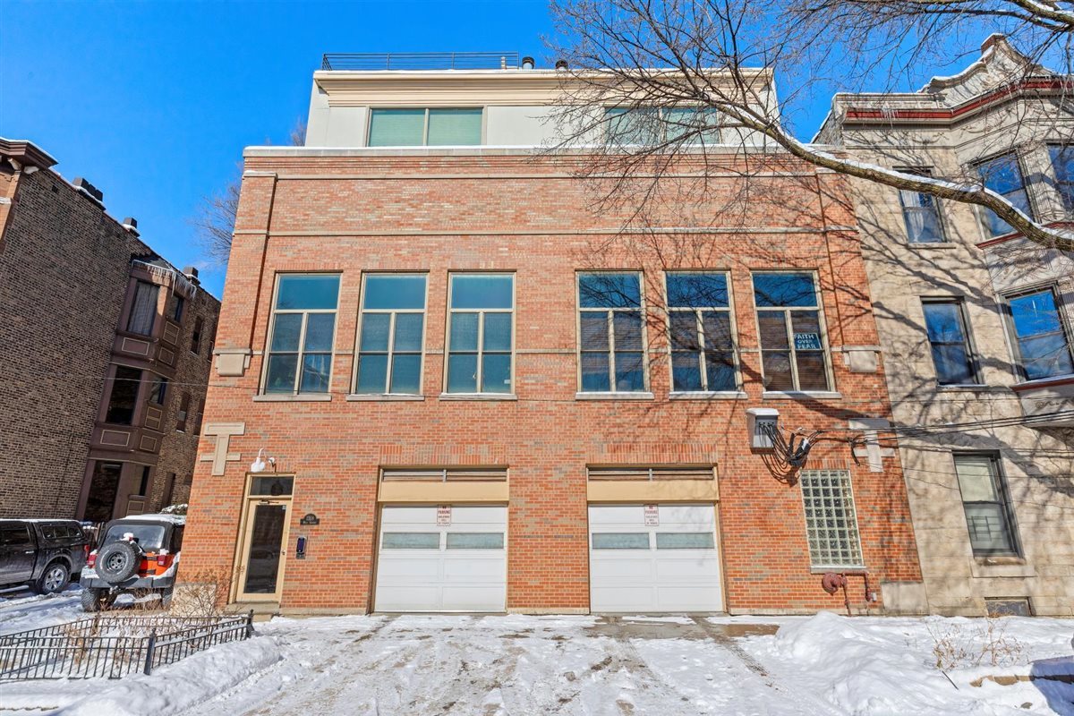 1318 W George Street Unit: 2D