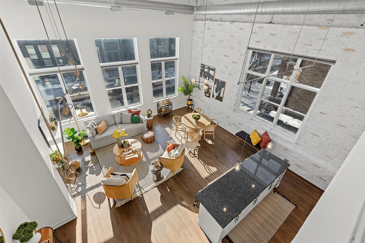 1318 W George Street Unit: 2D