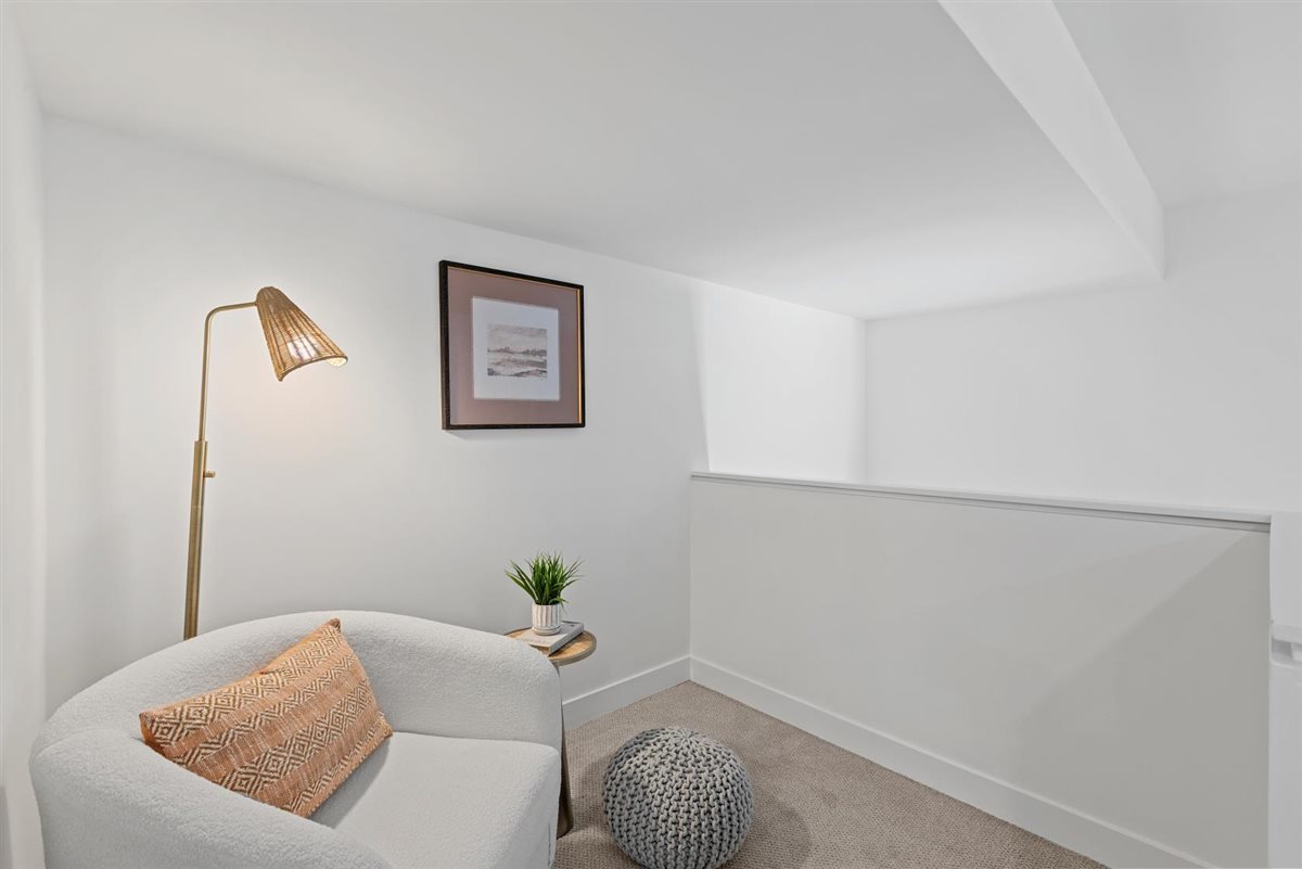 1318 W George Street Unit: 2D