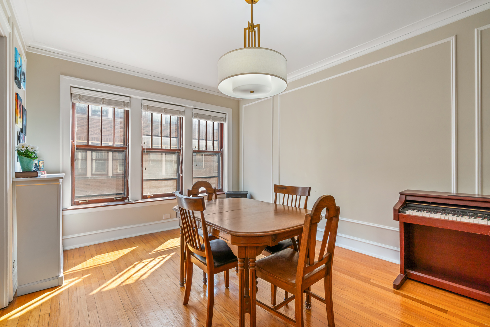 721 Hinman Avenue Unit: 2W