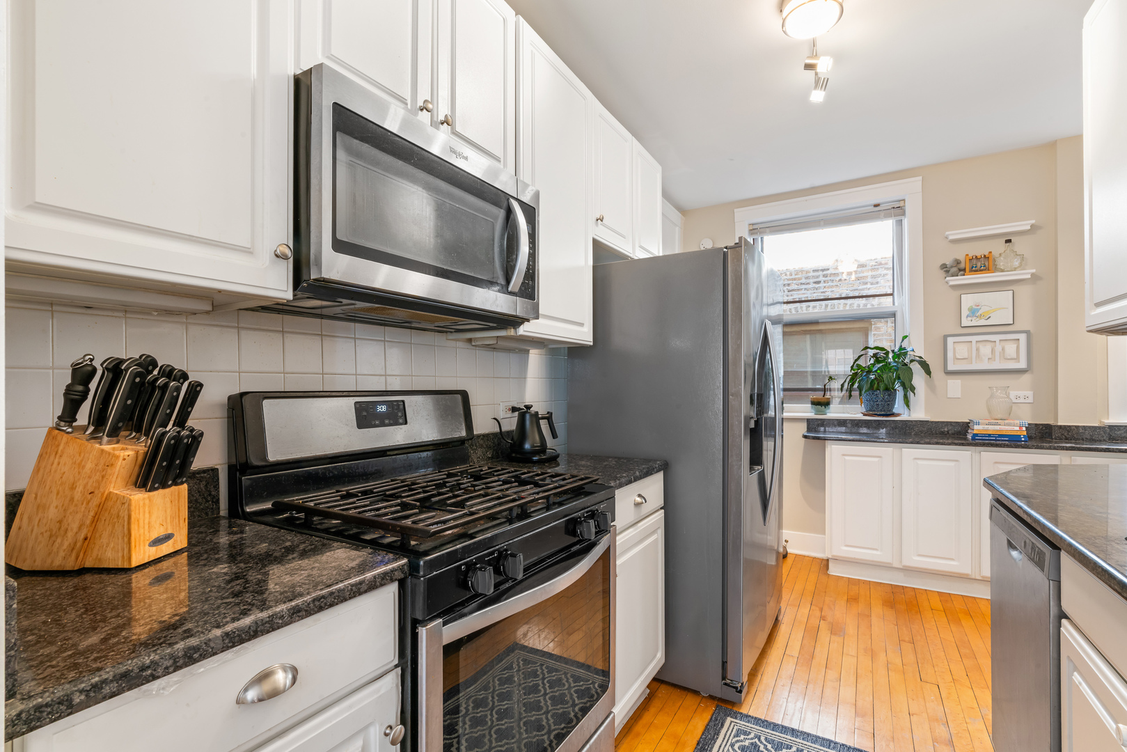 721 Hinman Avenue Unit: 2W