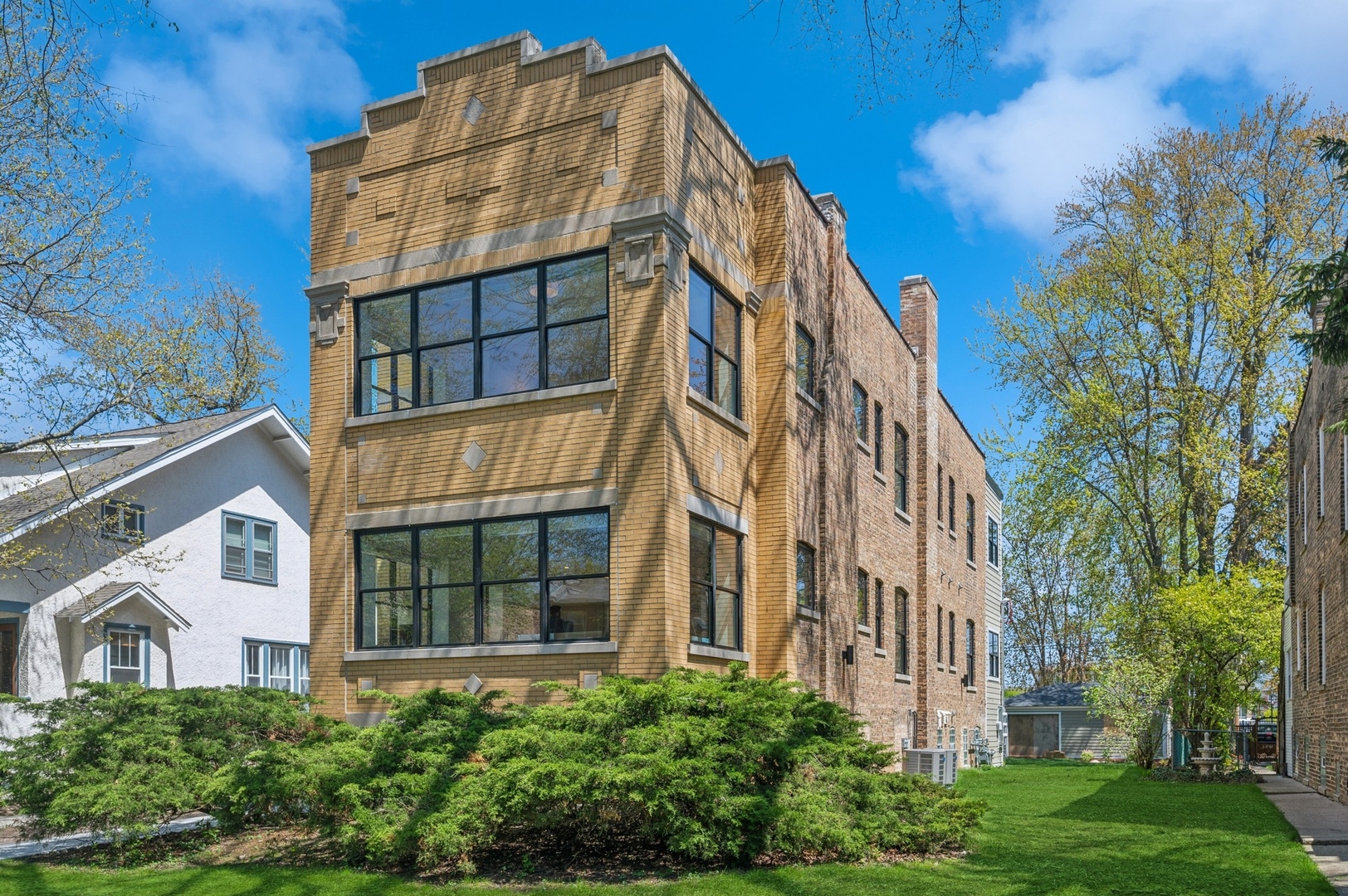 2755 Eastwood Avenue Unit: 2