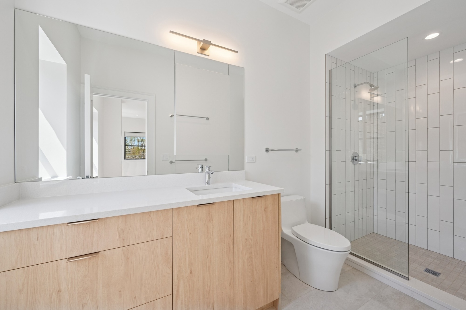 2755 Eastwood Avenue Unit: 2