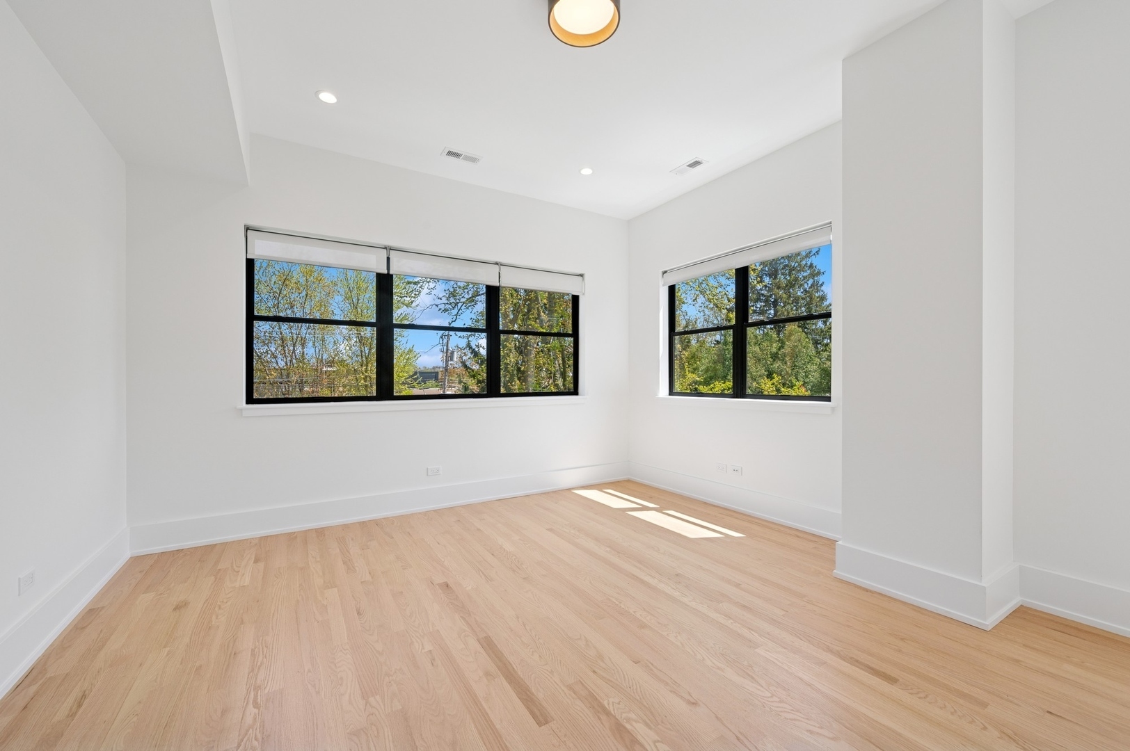 2755 Eastwood Avenue Unit: 2