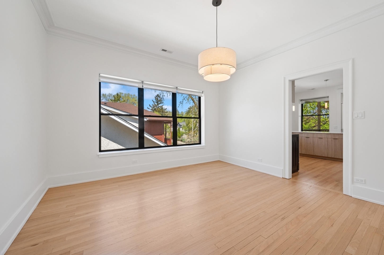 2755 Eastwood Avenue Unit: 2