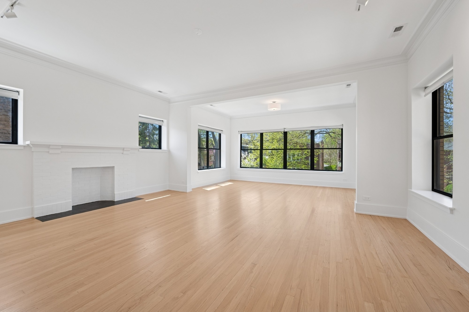 2755 Eastwood Avenue Unit: 2