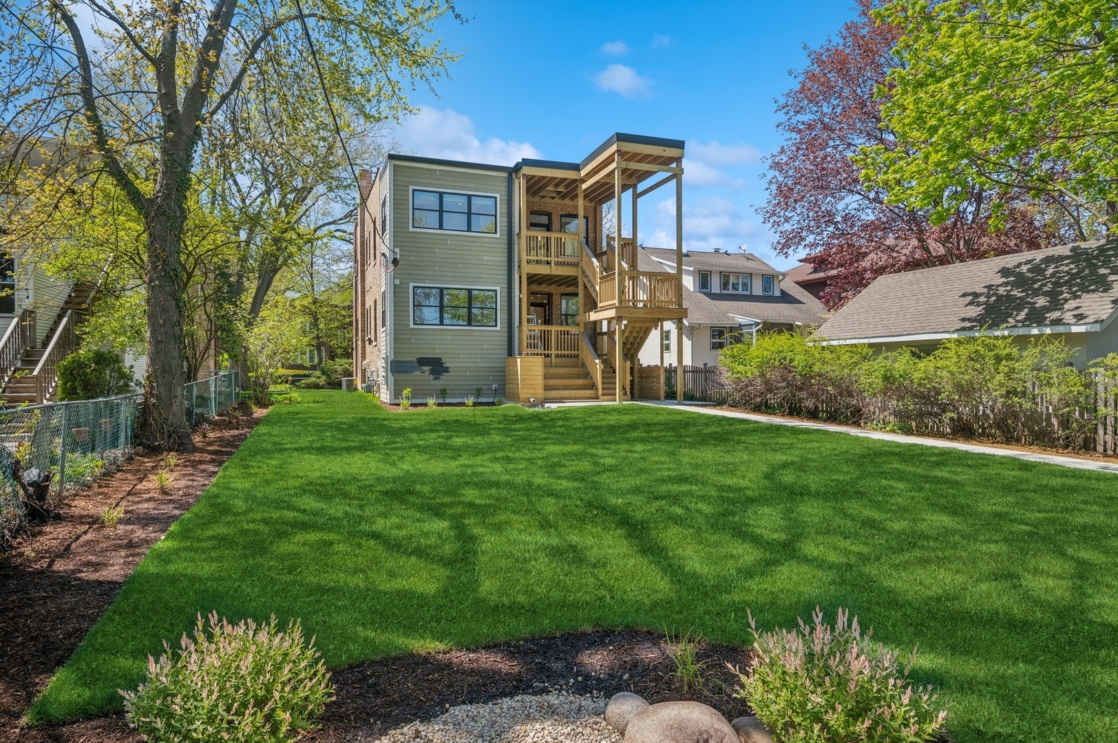 2755 Eastwood Avenue Unit: 2