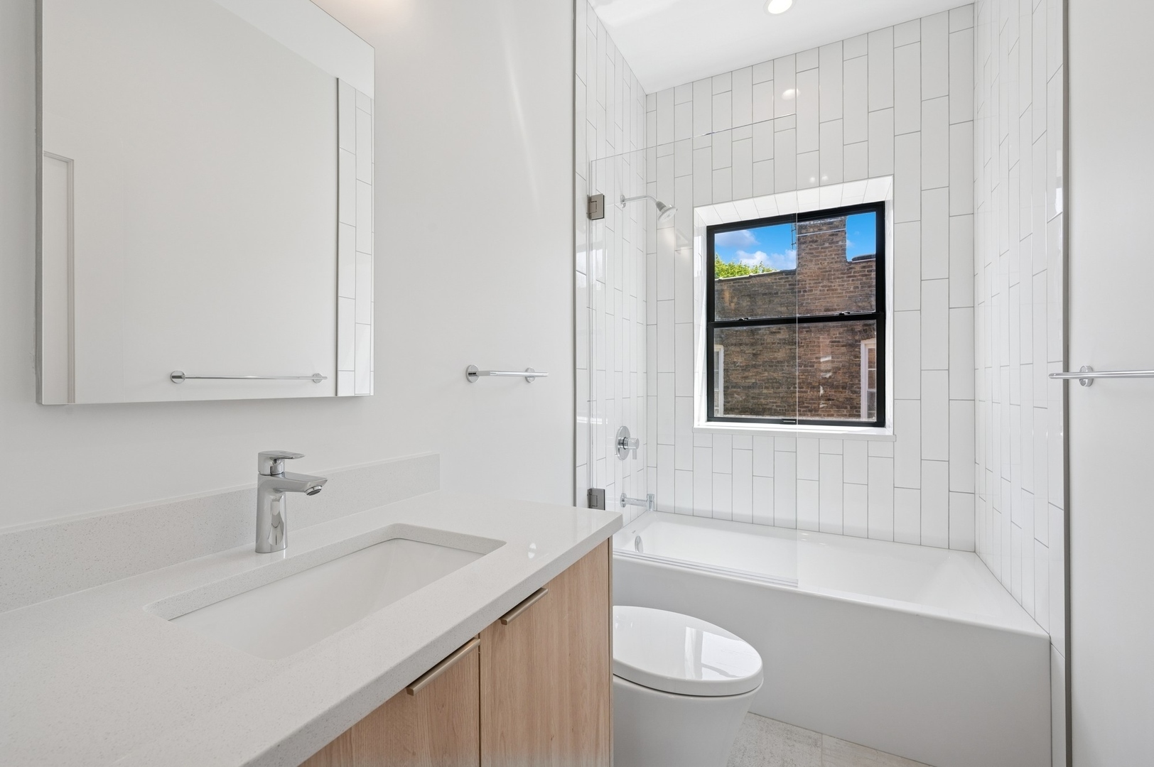 2755 Eastwood Avenue Unit: 2