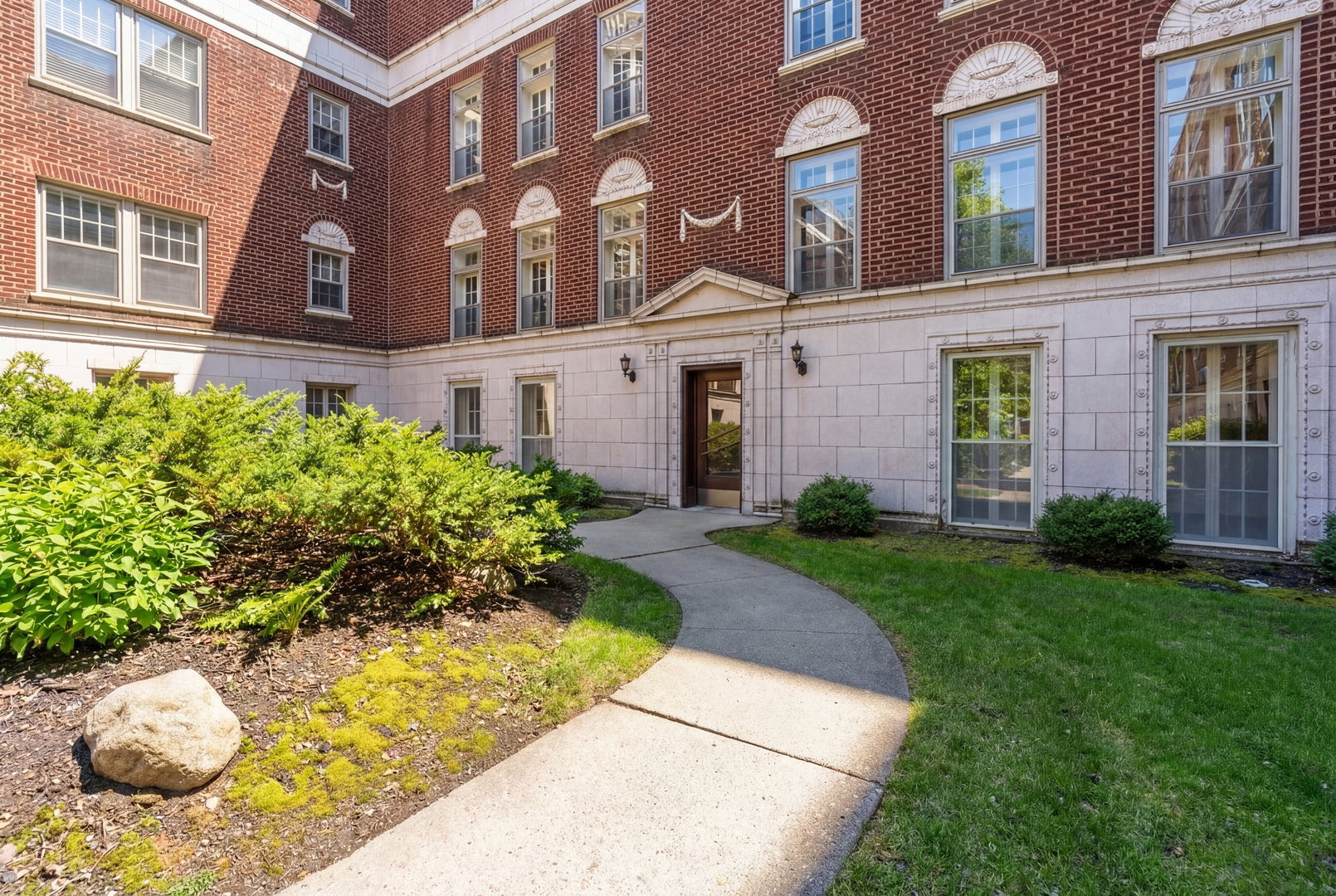 488 Sheridan Road Unit: 2