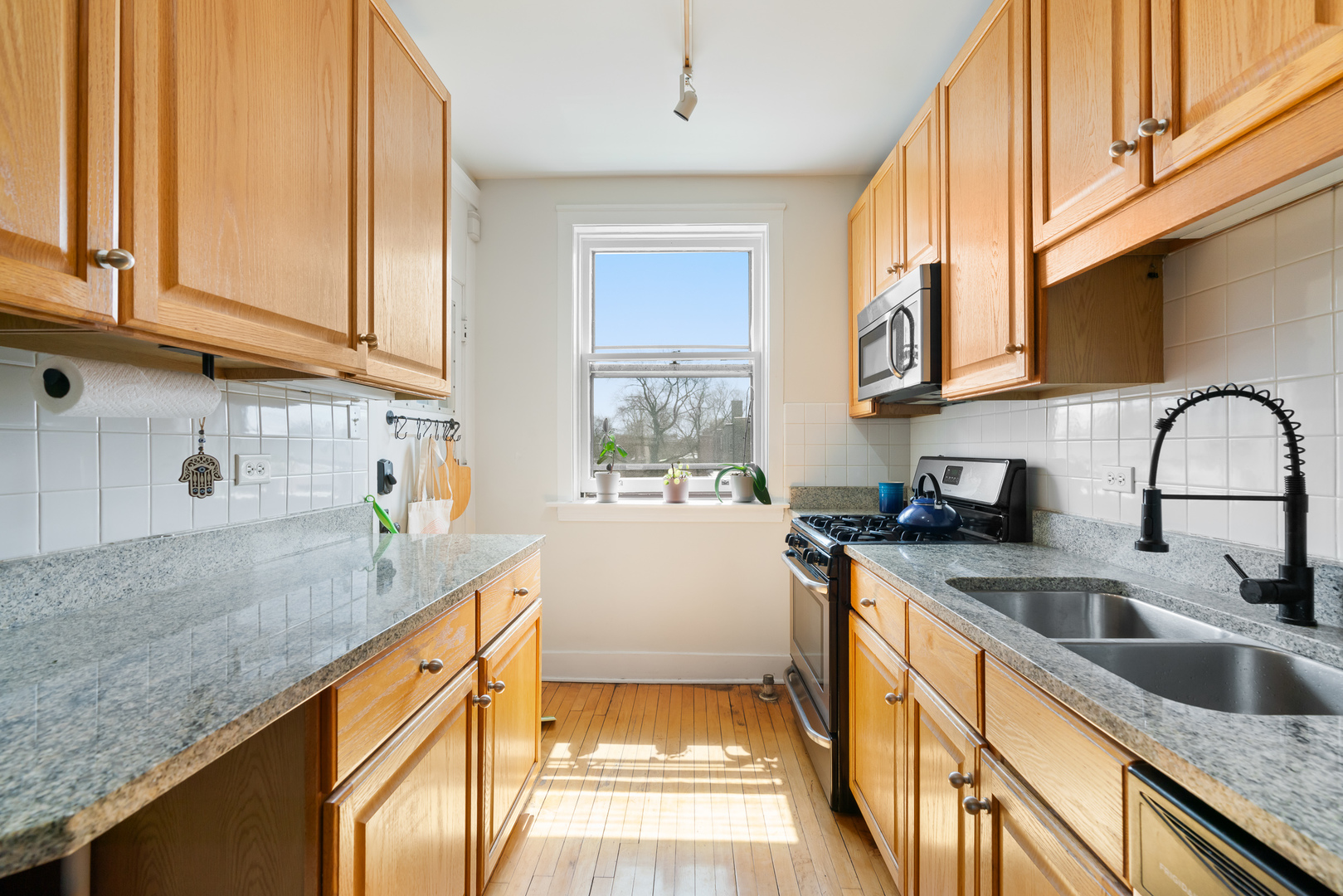 719 Hinman Avenue Unit: 3E