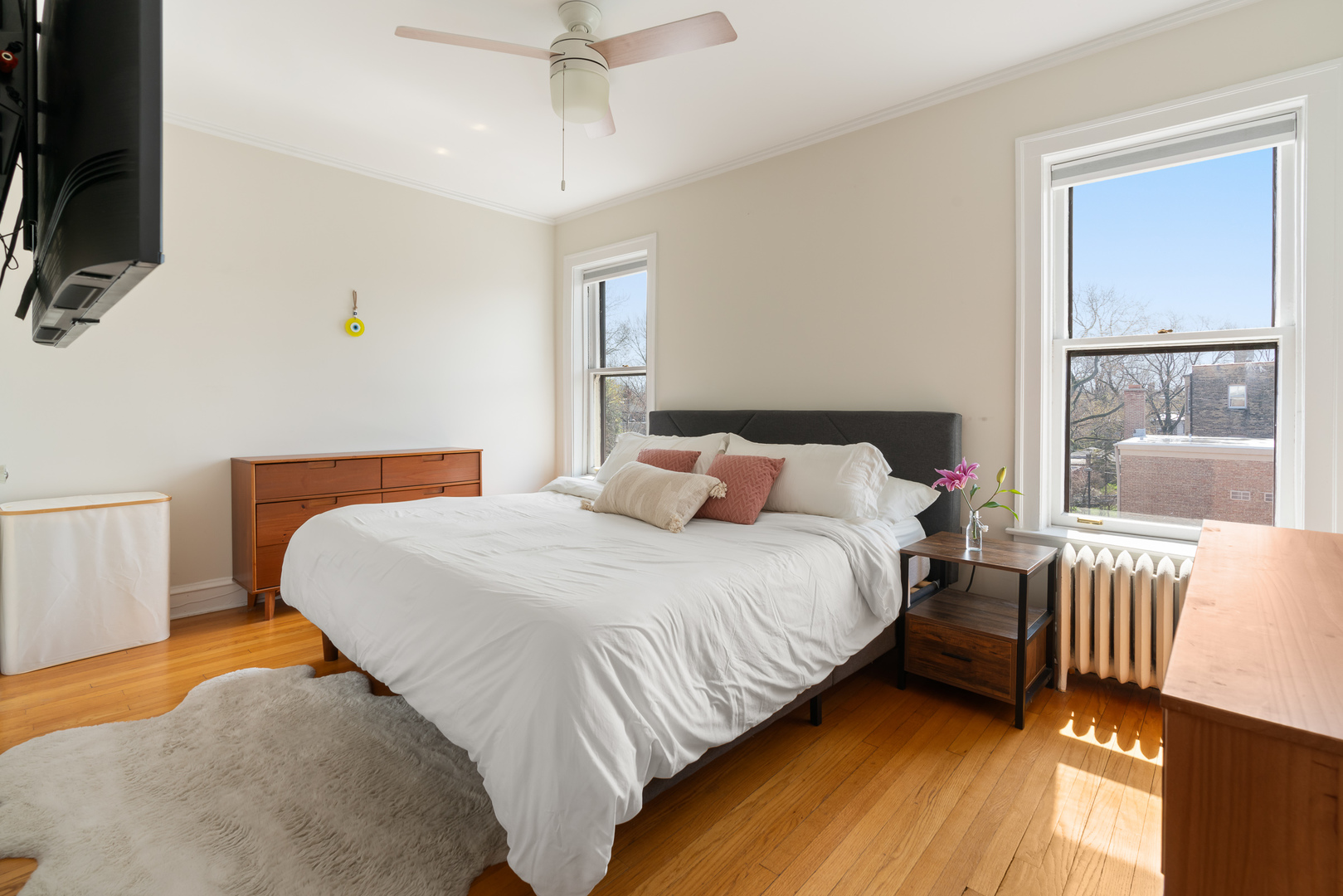 719 Hinman Avenue Unit: 3E