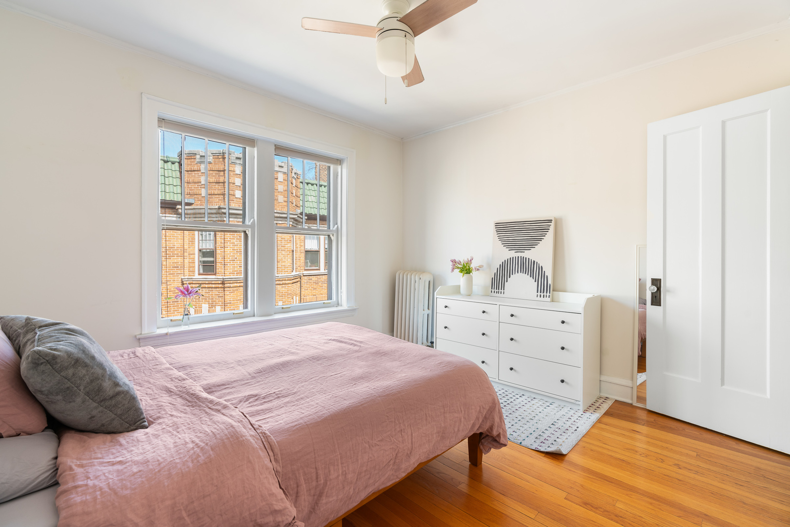 719 Hinman Avenue Unit: 3E