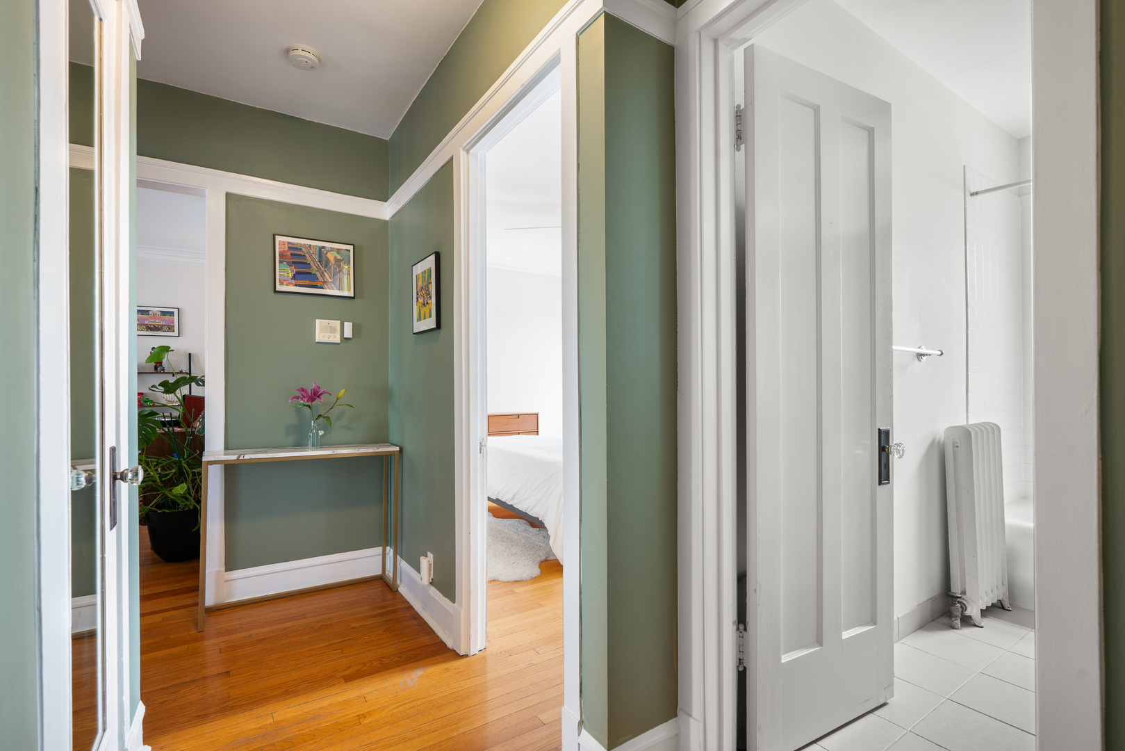 719 Hinman Avenue Unit: 3E
