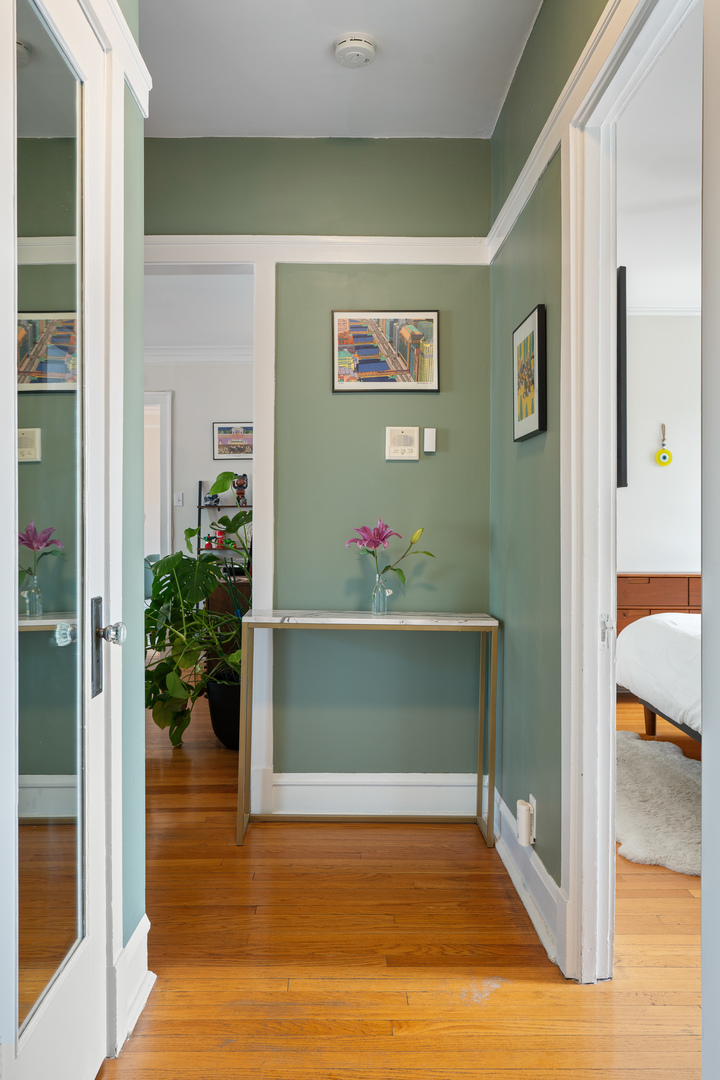 719 Hinman Avenue Unit: 3E