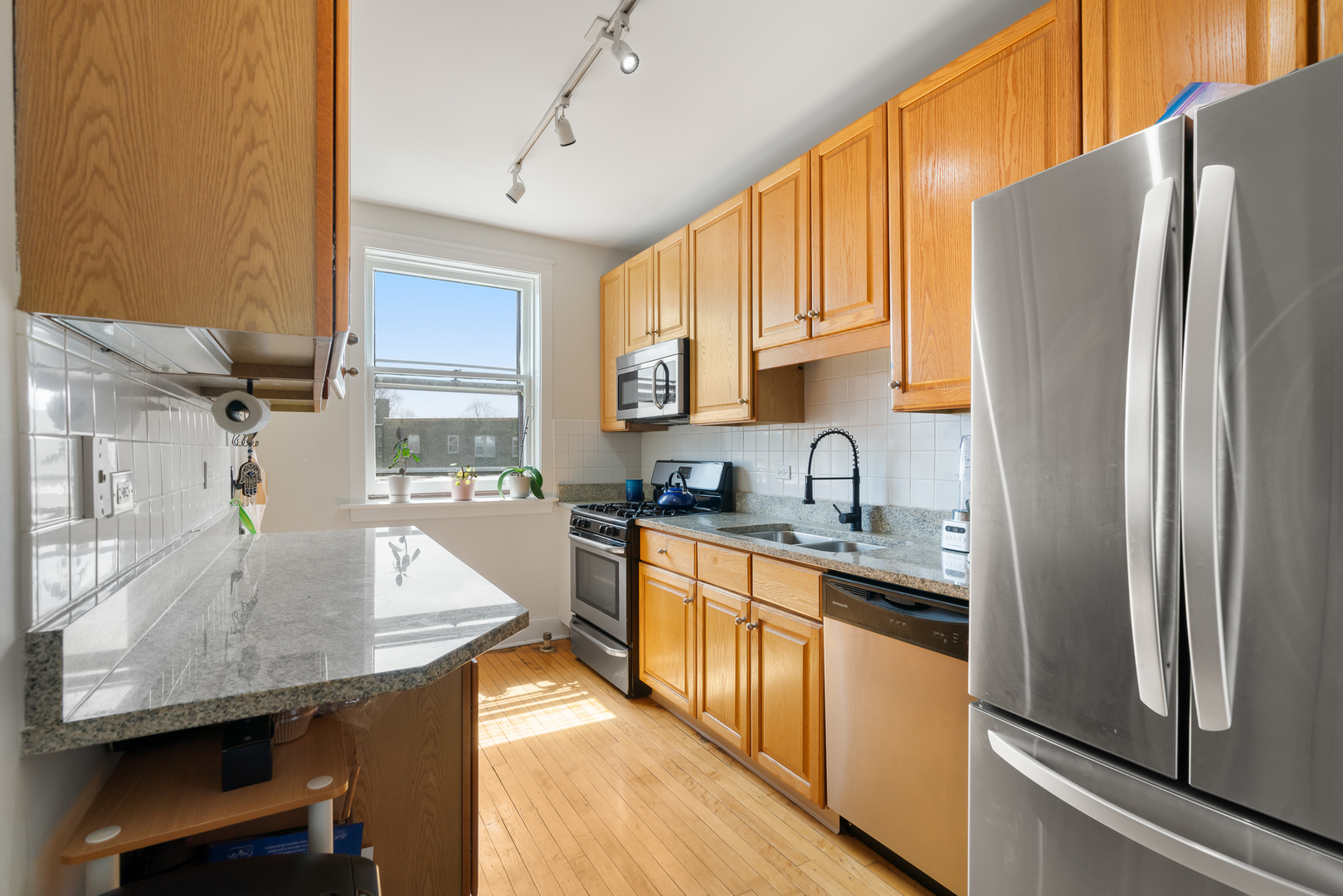 719 Hinman Avenue Unit: 3E