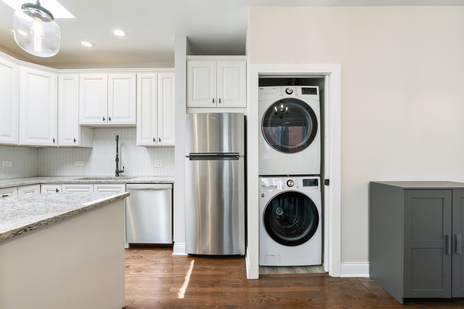 445 W SURF Street Unit: 3E