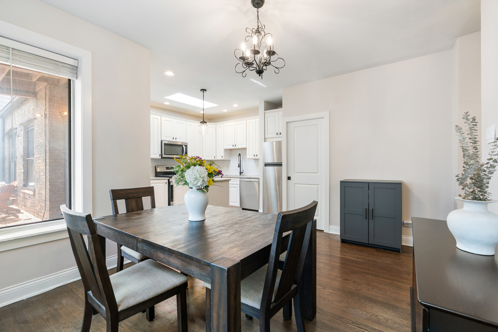 445 W SURF Street Unit: 3E