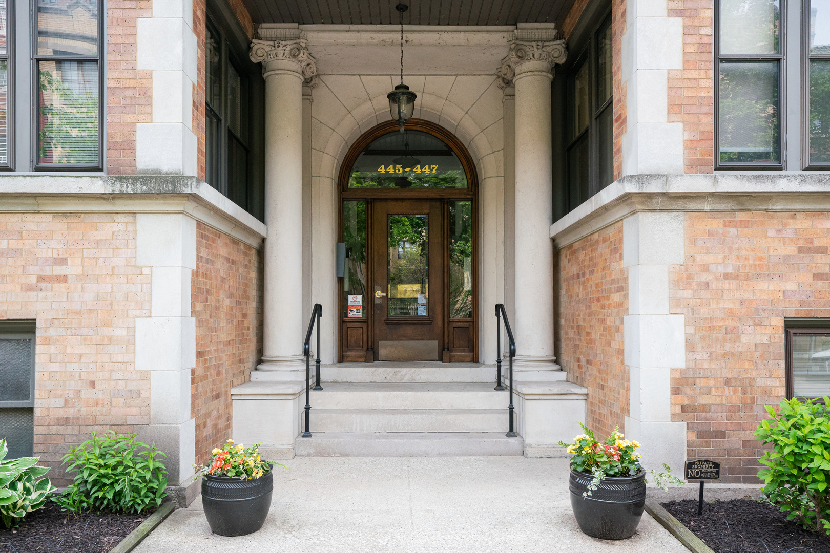 445 W SURF Street Unit: 3E
