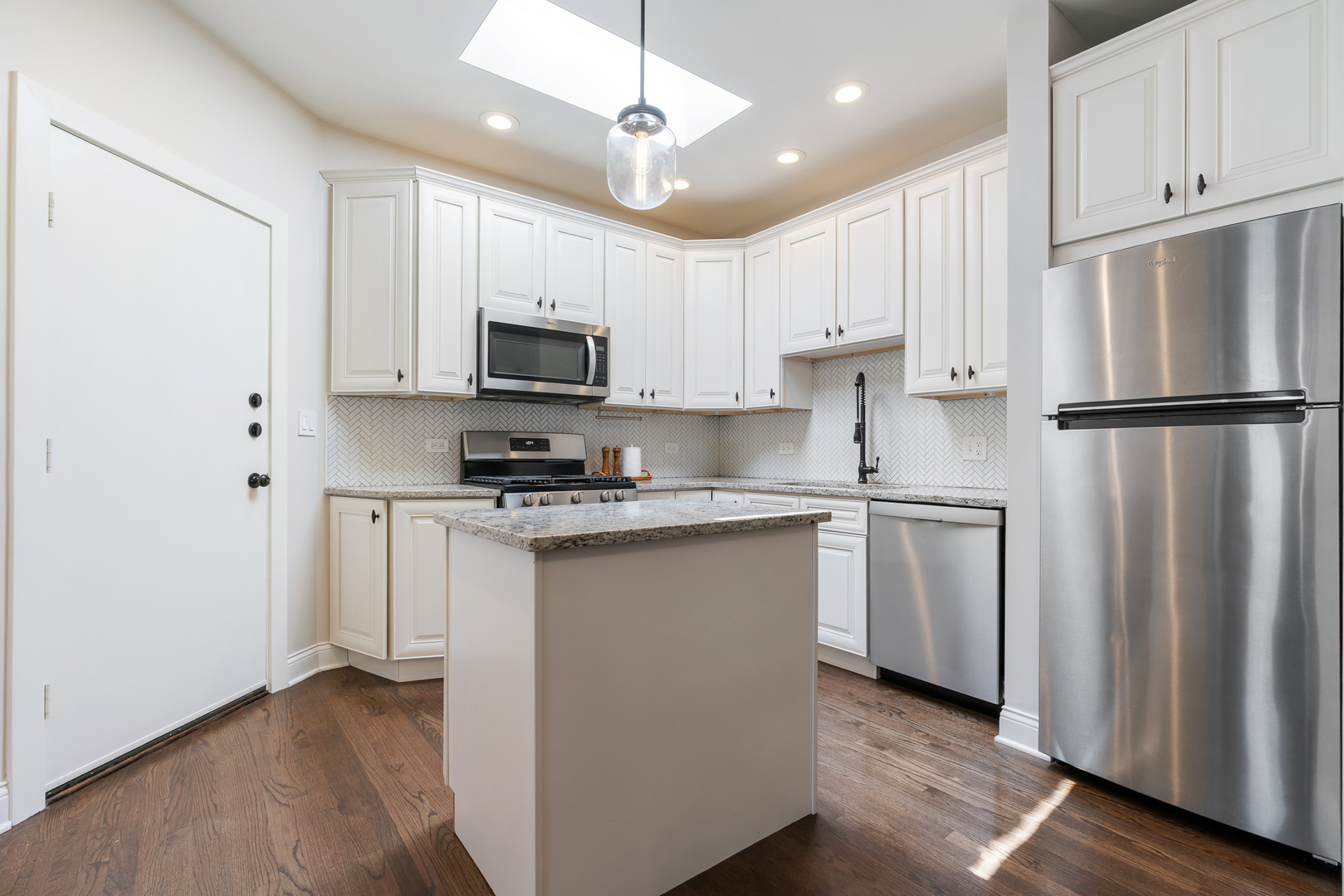 445 W SURF Street Unit: 3E